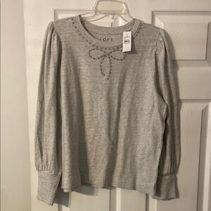 LOFT Heather Gray Top with Embellished Bow size L brand new length 23” bust 42”